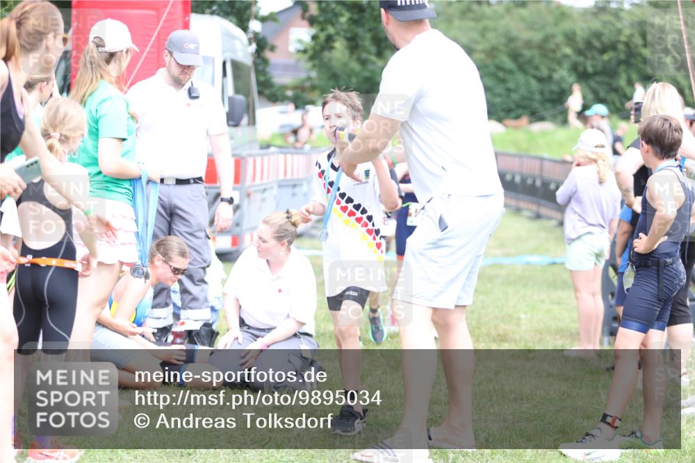 21.06.2026 - 29. Vierlanden-Triathlon Andreas Tolksdorf http://msf.ph/oto/9895034 21.06.2026 15:12:56 Ziel 1249, 1258, 1260, 1290, 1298, 1318, 1249, 1258, 1260, 1290, 1298, 1318 meine-sportfotos.de