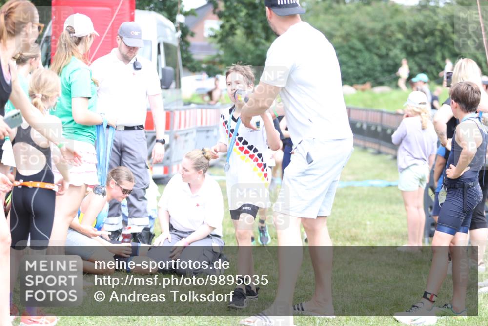 21.06.2026 - 29. Vierlanden-Triathlon Andreas Tolksdorf http://msf.ph/oto/9895035 21.06.2026 15:12:56 Ziel 1249, 1258, 1260, 1290, 1298, 1318, 1249, 1258, 1260, 1290, 1298, 1318 meine-sportfotos.de