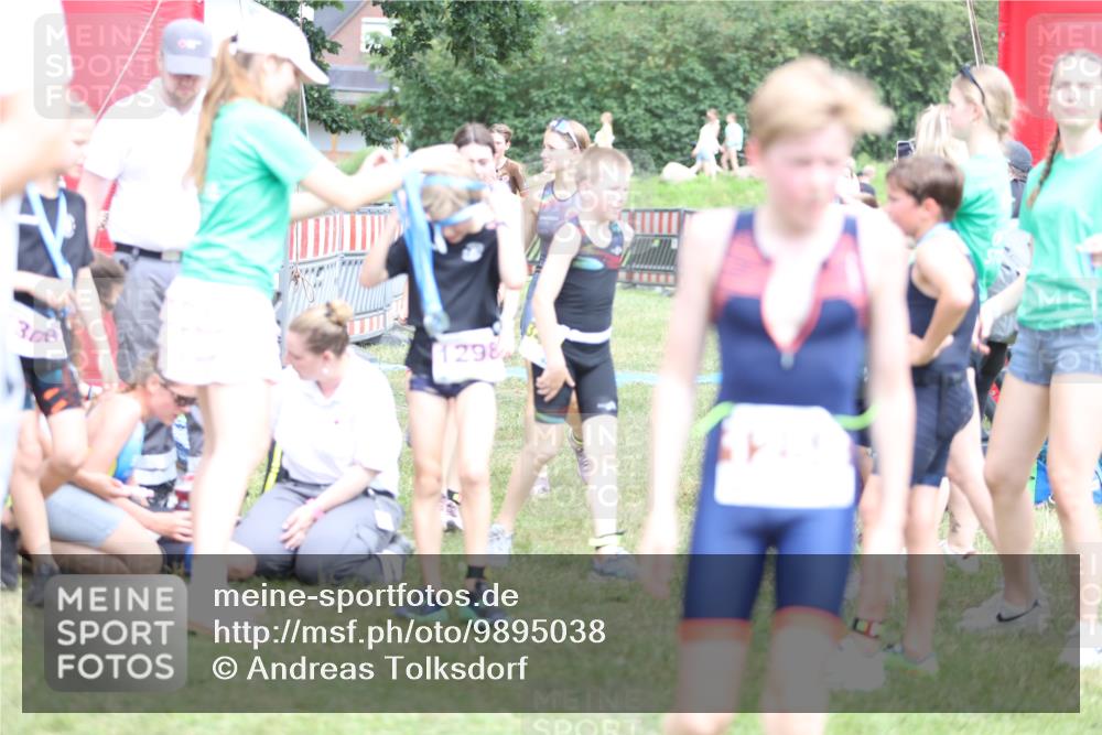 21.06.2026 - 29. Vierlanden-Triathlon Andreas Tolksdorf http://msf.ph/oto/9895038 21.06.2026 15:12:59 Ziel 1249, 1258, 1260, 1290, 1298, 1318, 1249, 1258, 1260, 1290, 1298, 1318 meine-sportfotos.de