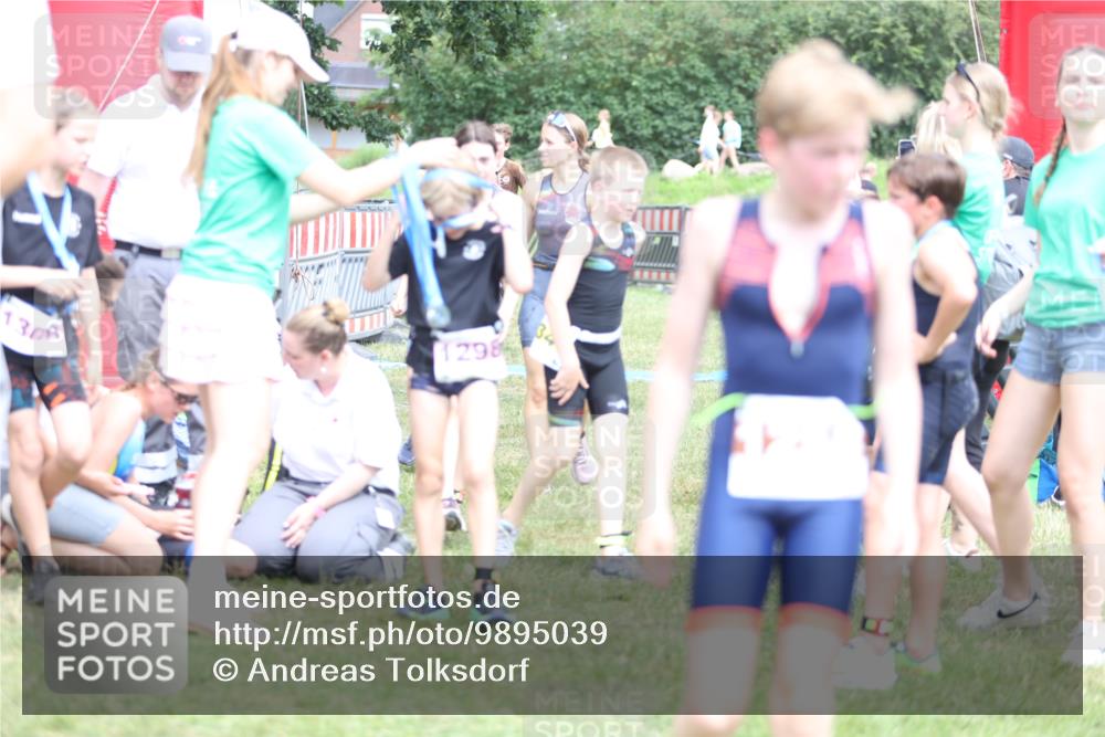 21.06.2026 - 29. Vierlanden-Triathlon Andreas Tolksdorf http://msf.ph/oto/9895039 21.06.2026 15:12:59 Ziel 1249, 1258, 1260, 1290, 1298, 1318, 1249, 1258, 1260, 1290, 1298, 1318 meine-sportfotos.de