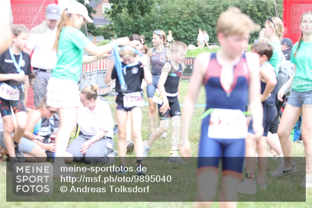 21.06.2026 - 29. Vierlanden-Triathlon Andreas Tolksdorf http://msf.ph/oto/9895040 21.06.2026 15:12:59 Ziel 1249, 1258, 1260, 1290, 1298, 1318, 1249, 1258, 1260, 1290, 1298, 1318 meine-sportfotos.de