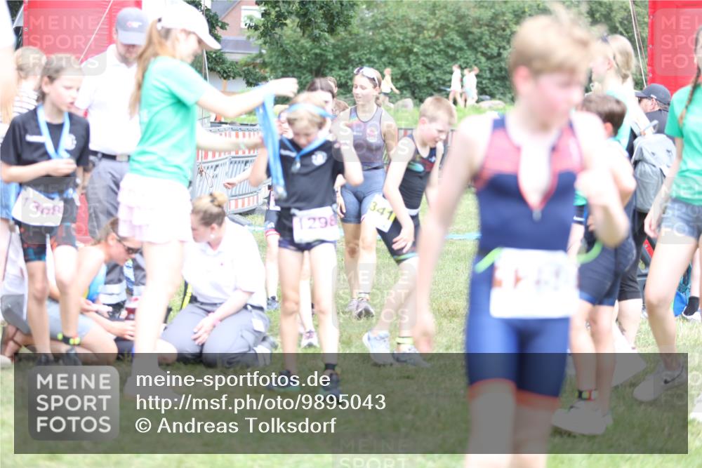 21.06.2026 - 29. Vierlanden-Triathlon Andreas Tolksdorf http://msf.ph/oto/9895043 21.06.2026 15:12:59 Ziel 1249, 1258, 1260, 1290, 1298, 1318, 1249, 1258, 1260, 1290, 1298, 1318 meine-sportfotos.de