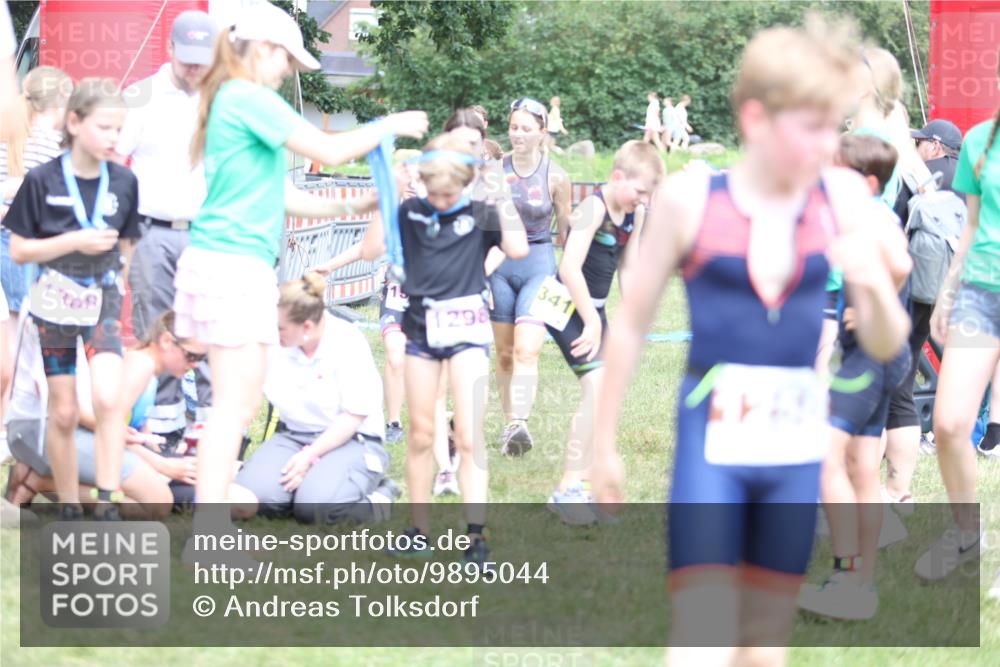21.06.2026 - 29. Vierlanden-Triathlon Andreas Tolksdorf http://msf.ph/oto/9895044 21.06.2026 15:12:59 Ziel 1249, 1258, 1260, 1290, 1298, 1318, 1249, 1258, 1260, 1290, 1298, 1318 meine-sportfotos.de