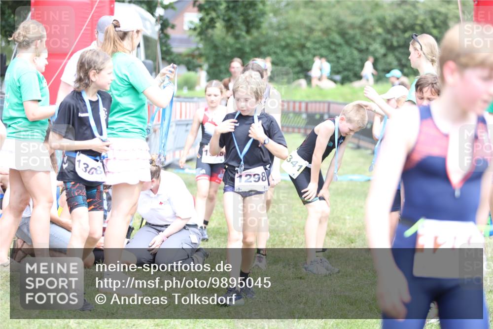21.06.2026 - 29. Vierlanden-Triathlon Andreas Tolksdorf http://msf.ph/oto/9895045 21.06.2026 15:13:00 Ziel 1249, 1258, 1260, 1290, 1298, 1318, 1249, 1258, 1260, 1290, 1298, 1318 meine-sportfotos.de