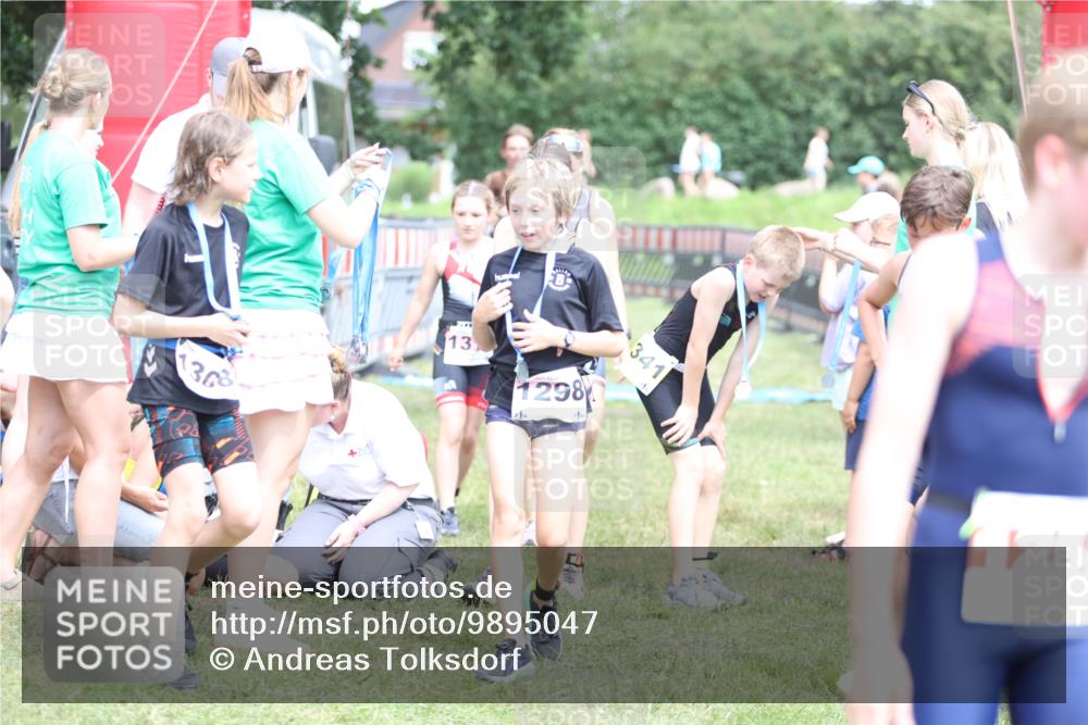 21.06.2026 - 29. Vierlanden-Triathlon Andreas Tolksdorf http://msf.ph/oto/9895047 21.06.2026 15:13:00 Ziel 1249, 1258, 1260, 1290, 1298, 1318, 1249, 1258, 1260, 1290, 1298, 1318 meine-sportfotos.de