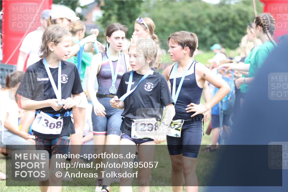 21.06.2026 - 29. Vierlanden-Triathlon Andreas Tolksdorf http://msf.ph/oto/9895057 21.06.2026 15:13:03 Ziel 1249, 1260, 1290, 1318, 1249, 1260, 1290, 1318 meine-sportfotos.de