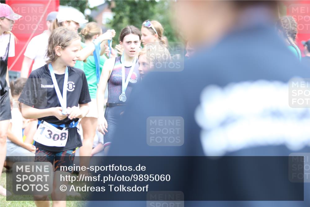 21.06.2026 - 29. Vierlanden-Triathlon Andreas Tolksdorf http://msf.ph/oto/9895060 21.06.2026 15:13:03 Ziel 1249, 1260, 1290, 1318, 1249, 1260, 1290, 1318 meine-sportfotos.de