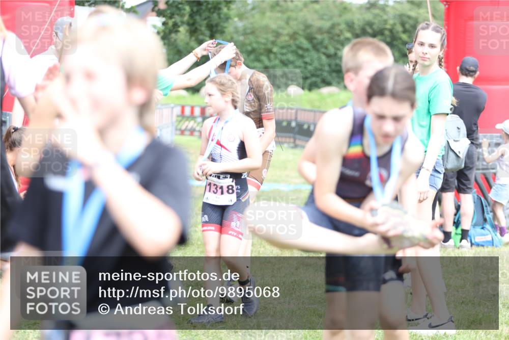 21.06.2026 - 29. Vierlanden-Triathlon Andreas Tolksdorf http://msf.ph/oto/9895068 21.06.2026 15:13:06 Ziel 1249, 1264, 1249, 1264 meine-sportfotos.de