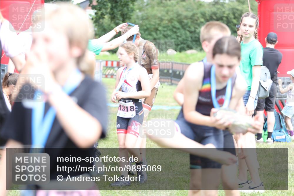21.06.2026 - 29. Vierlanden-Triathlon Andreas Tolksdorf http://msf.ph/oto/9895069 21.06.2026 15:13:06 Ziel 1249, 1264, 1249, 1264 meine-sportfotos.de