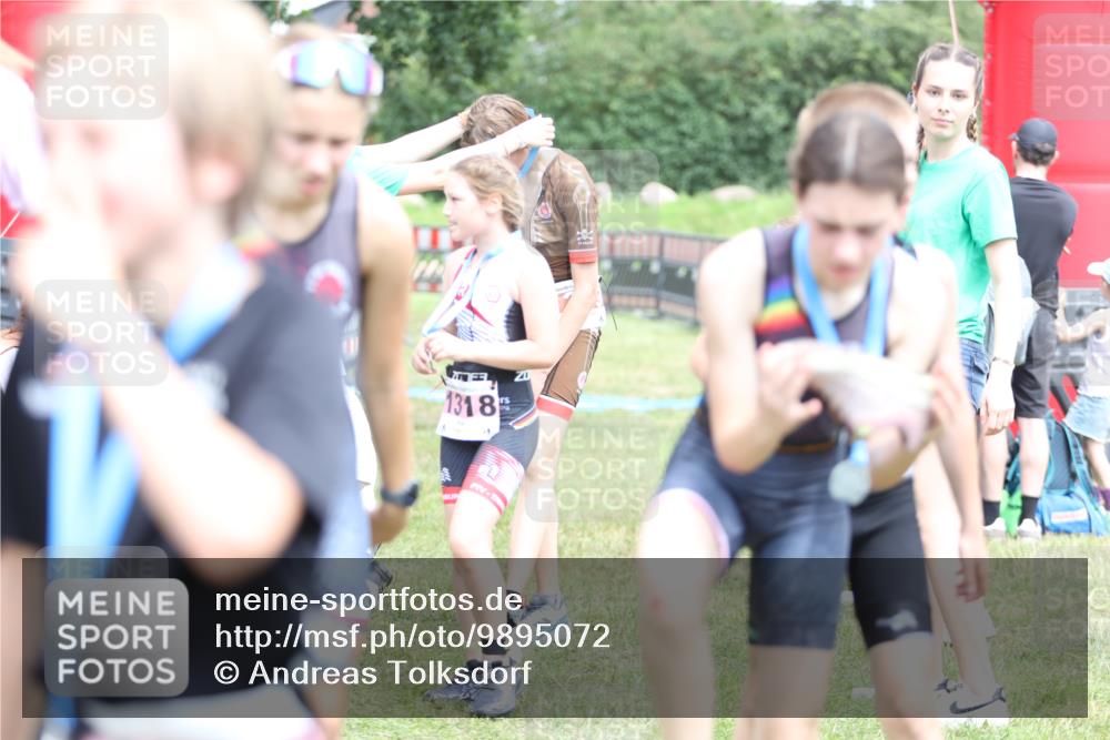 21.06.2026 - 29. Vierlanden-Triathlon Andreas Tolksdorf http://msf.ph/oto/9895072 21.06.2026 15:13:06 Ziel 1249, 1264, 1249, 1264 meine-sportfotos.de