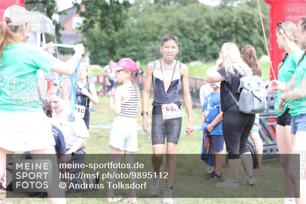 21.06.2026 - 29. Vierlanden-Triathlon Andreas Tolksdorf http://msf.ph/oto/9895112 21.06.2026 15:13:35 Ziel 1261, 1306, 1310, 1261, 1306, 1310 meine-sportfotos.de