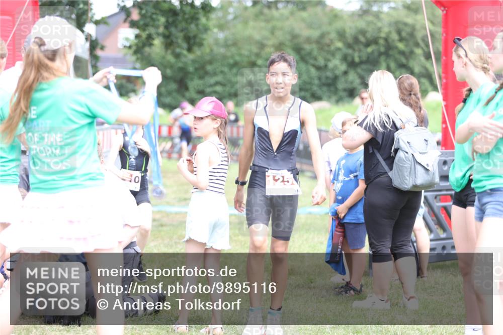 21.06.2026 - 29. Vierlanden-Triathlon Andreas Tolksdorf http://msf.ph/oto/9895116 21.06.2026 15:13:35 Ziel 1261, 1306, 1310, 1261, 1306, 1310 meine-sportfotos.de