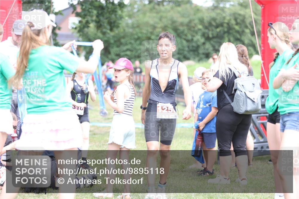 21.06.2026 - 29. Vierlanden-Triathlon Andreas Tolksdorf http://msf.ph/oto/9895118 21.06.2026 15:13:35 Ziel 1261, 1306, 1310, 1261, 1306, 1310 meine-sportfotos.de