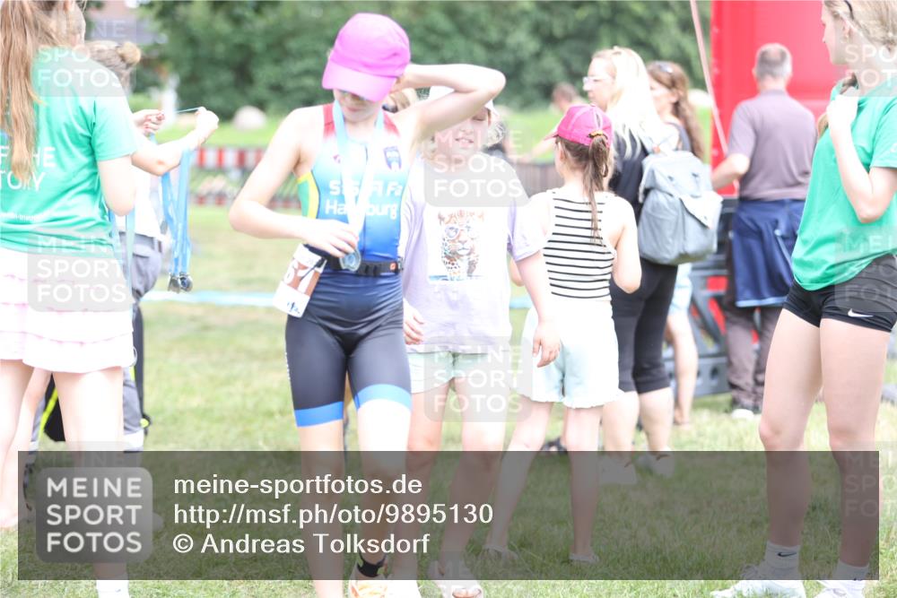21.06.2026 - 29. Vierlanden-Triathlon Andreas Tolksdorf http://msf.ph/oto/9895130 21.06.2026 15:13:46 Ziel 1306, 1306 meine-sportfotos.de
