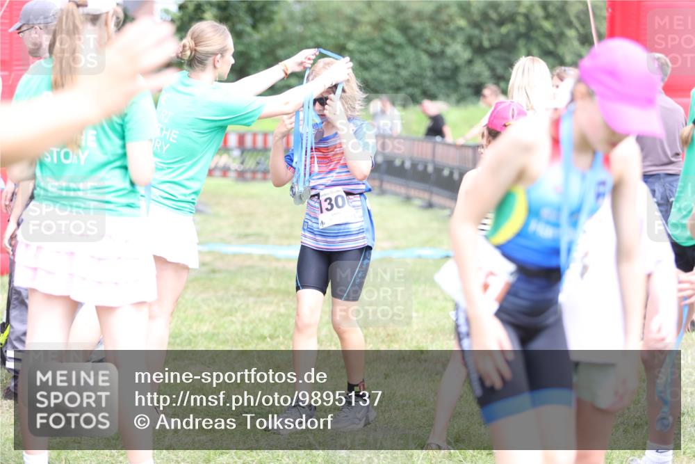21.06.2026 - 29. Vierlanden-Triathlon Andreas Tolksdorf http://msf.ph/oto/9895137 21.06.2026 15:13:47 Ziel 1306, 1320, 1306, 1320 meine-sportfotos.de