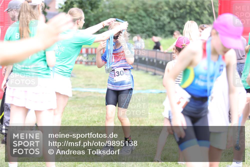 21.06.2026 - 29. Vierlanden-Triathlon Andreas Tolksdorf http://msf.ph/oto/9895138 21.06.2026 15:13:47 Ziel 1306, 1320, 1306, 1320 meine-sportfotos.de