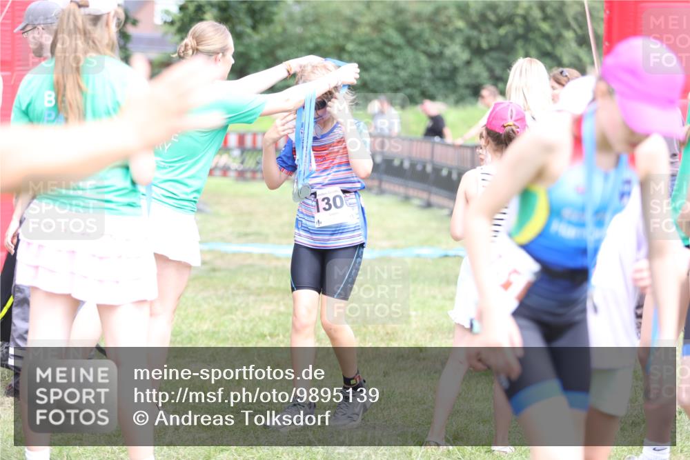 21.06.2026 - 29. Vierlanden-Triathlon Andreas Tolksdorf http://msf.ph/oto/9895139 21.06.2026 15:13:47 Ziel 1306, 1320, 1306, 1320 meine-sportfotos.de
