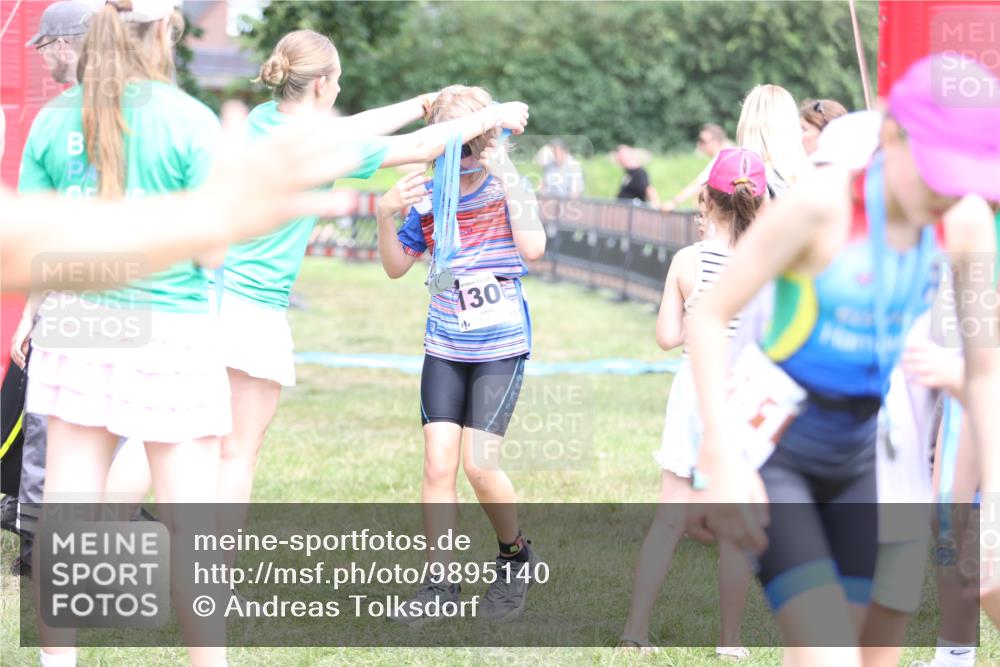 21.06.2026 - 29. Vierlanden-Triathlon Andreas Tolksdorf http://msf.ph/oto/9895140 21.06.2026 15:13:47 Ziel 1306, 1320, 1306, 1320 meine-sportfotos.de