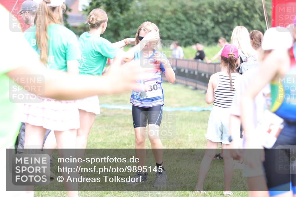 21.06.2026 - 29. Vierlanden-Triathlon Andreas Tolksdorf http://msf.ph/oto/9895145 21.06.2026 15:13:48 Ziel 1306, 1320, 1306, 1320 meine-sportfotos.de