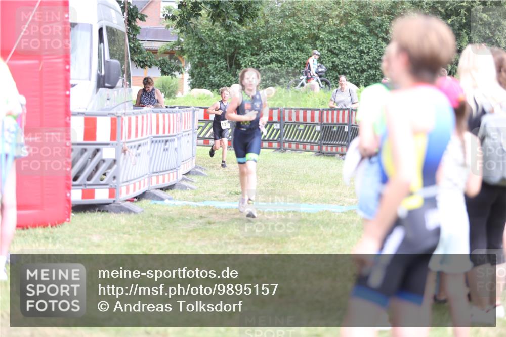 21.06.2026 - 29. Vierlanden-Triathlon Andreas Tolksdorf http://msf.ph/oto/9895157 21.06.2026 15:13:58 Ziel 1320, 1335, 1320, 1335 meine-sportfotos.de
