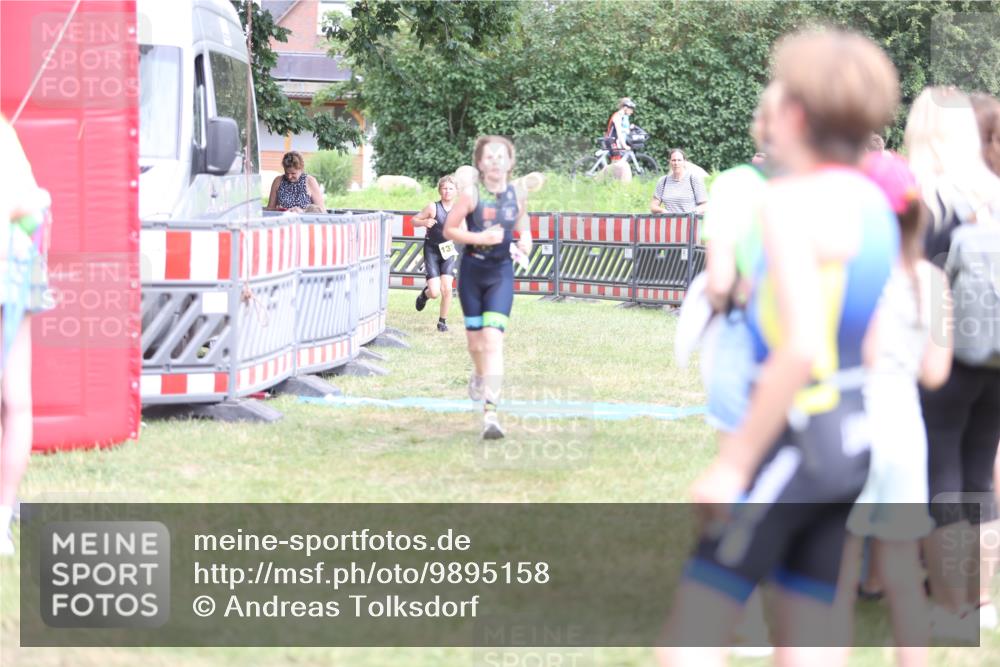 21.06.2026 - 29. Vierlanden-Triathlon Andreas Tolksdorf http://msf.ph/oto/9895158 21.06.2026 15:13:58 Ziel 1320, 1335, 1320, 1335 meine-sportfotos.de