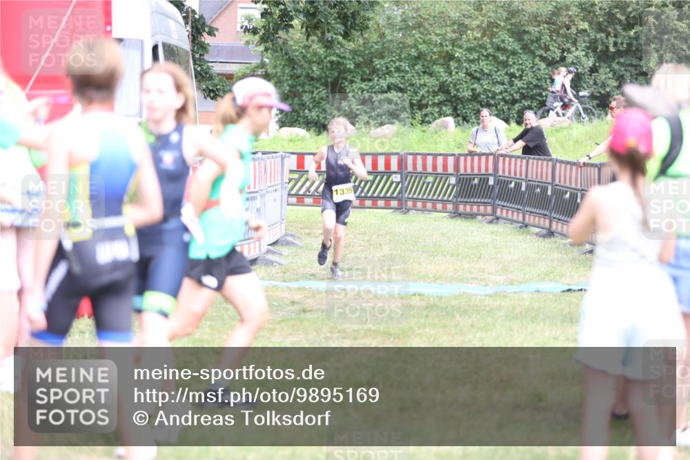 21.06.2026 - 29. Vierlanden-Triathlon Andreas Tolksdorf http://msf.ph/oto/9895169 21.06.2026 15:14:00 Ziel 1320, 1335, 1320, 1335 meine-sportfotos.de