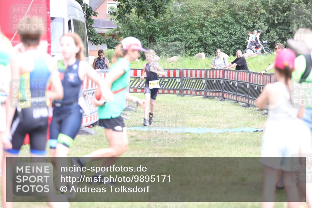 21.06.2026 - 29. Vierlanden-Triathlon Andreas Tolksdorf http://msf.ph/oto/9895171 21.06.2026 15:14:01 Ziel 1320, 1335, 1320, 1335 meine-sportfotos.de