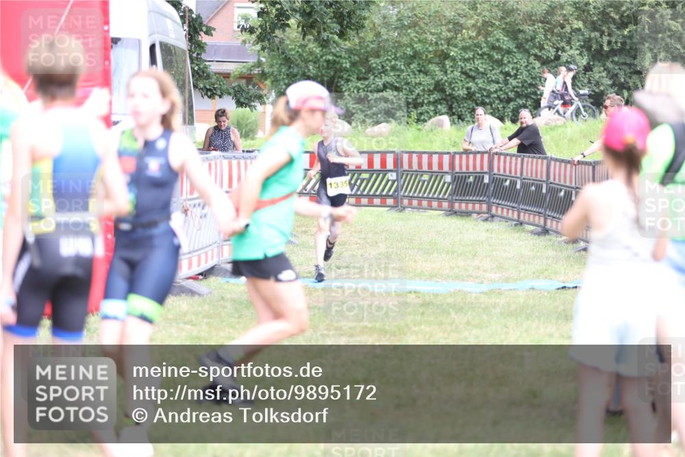 21.06.2026 - 29. Vierlanden-Triathlon Andreas Tolksdorf http://msf.ph/oto/9895172 21.06.2026 15:14:01 Ziel 1320, 1335, 1320, 1335 meine-sportfotos.de