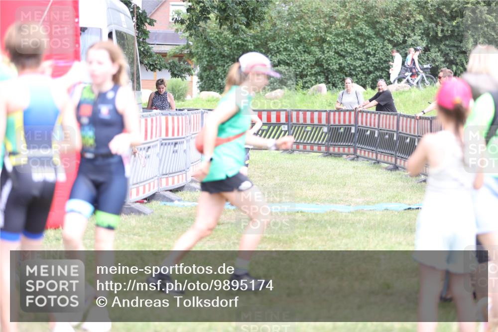 21.06.2026 - 29. Vierlanden-Triathlon Andreas Tolksdorf http://msf.ph/oto/9895174 21.06.2026 15:14:01 Ziel 1320, 1335, 1320, 1335 meine-sportfotos.de