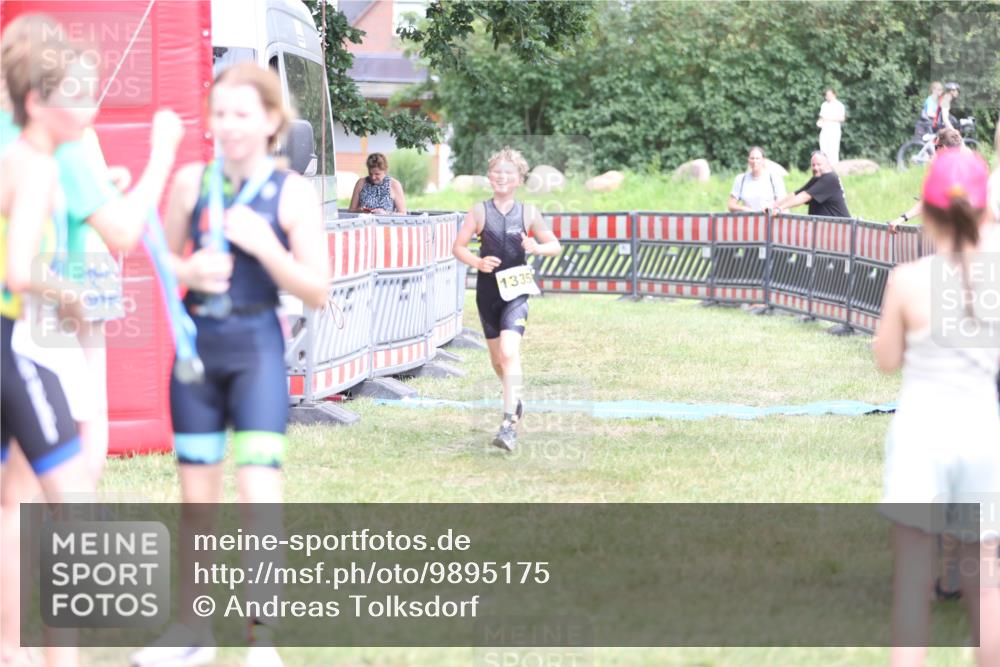 21.06.2026 - 29. Vierlanden-Triathlon Andreas Tolksdorf http://msf.ph/oto/9895175 21.06.2026 15:14:02 Ziel 1320, 1335, 1320, 1335 meine-sportfotos.de