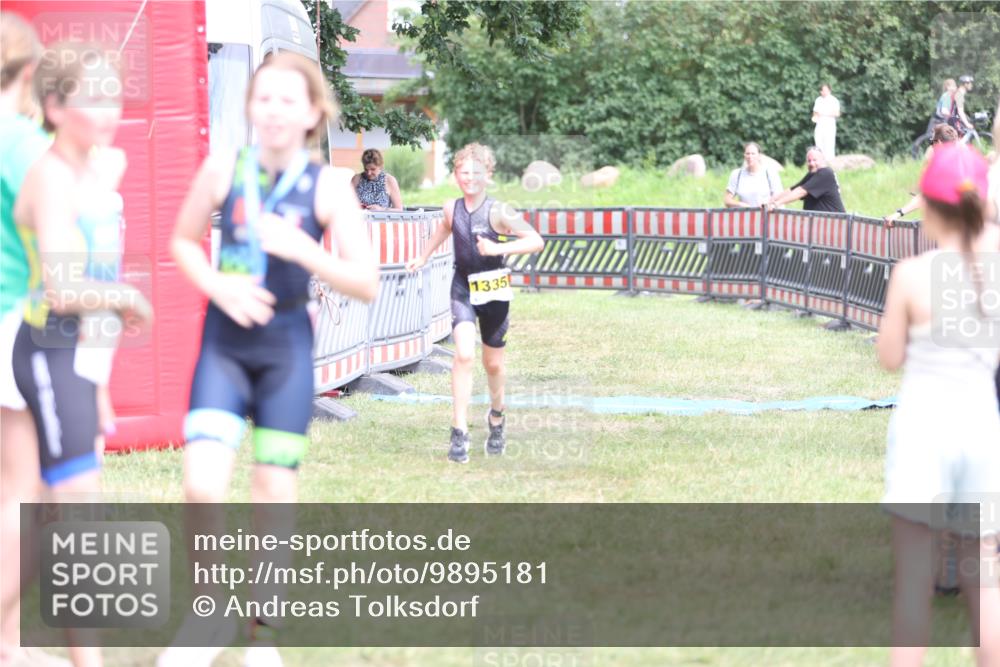 21.06.2026 - 29. Vierlanden-Triathlon Andreas Tolksdorf http://msf.ph/oto/9895181 21.06.2026 15:14:02 Ziel 1320, 1335, 1320, 1335 meine-sportfotos.de