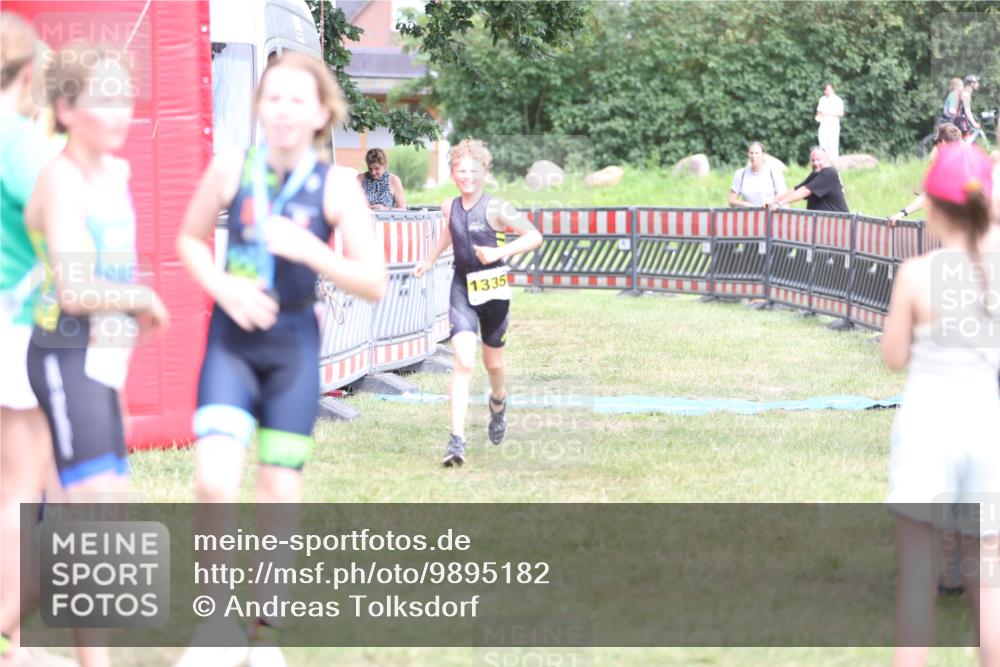 21.06.2026 - 29. Vierlanden-Triathlon Andreas Tolksdorf http://msf.ph/oto/9895182 21.06.2026 15:14:02 Ziel 1320, 1335, 1320, 1335 meine-sportfotos.de