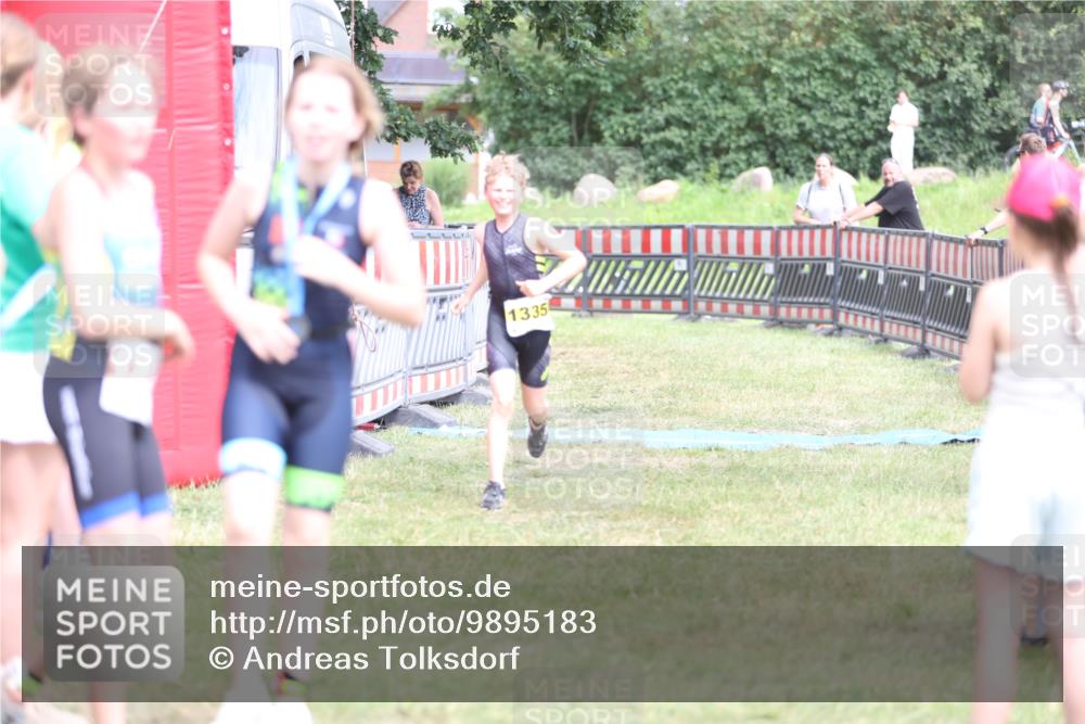 21.06.2026 - 29. Vierlanden-Triathlon Andreas Tolksdorf http://msf.ph/oto/9895183 21.06.2026 15:14:02 Ziel 1320, 1335, 1320, 1335 meine-sportfotos.de
