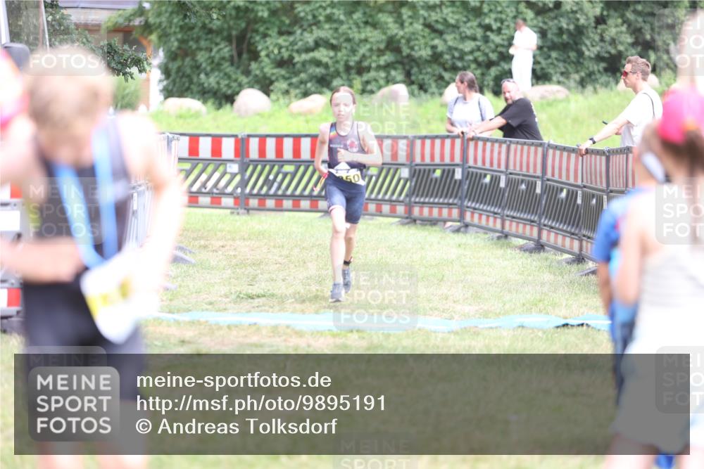 21.06.2026 - 29. Vierlanden-Triathlon Andreas Tolksdorf http://msf.ph/oto/9895191 21.06.2026 15:14:09 Ziel 1295, 1295 meine-sportfotos.de