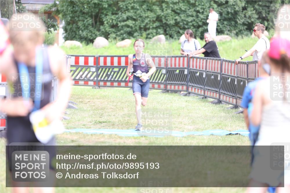 21.06.2026 - 29. Vierlanden-Triathlon Andreas Tolksdorf http://msf.ph/oto/9895193 21.06.2026 15:14:09 Ziel 1295, 1295 meine-sportfotos.de