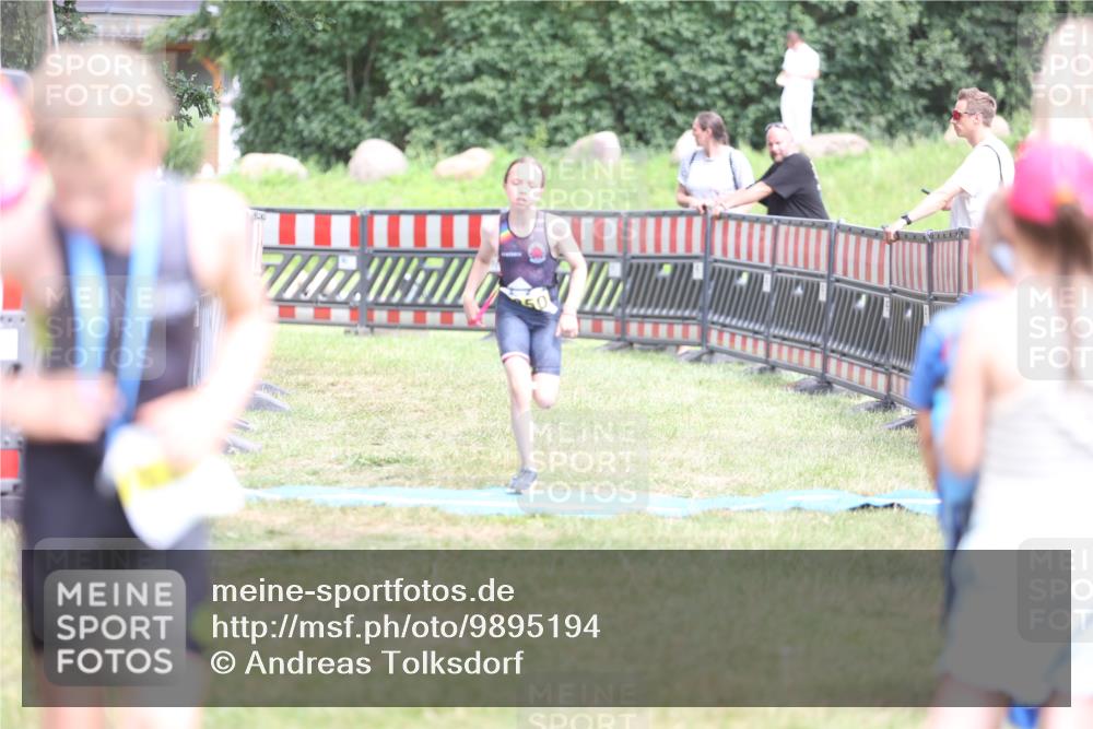 21.06.2026 - 29. Vierlanden-Triathlon Andreas Tolksdorf http://msf.ph/oto/9895194 21.06.2026 15:14:09 Ziel 1295, 1295 meine-sportfotos.de