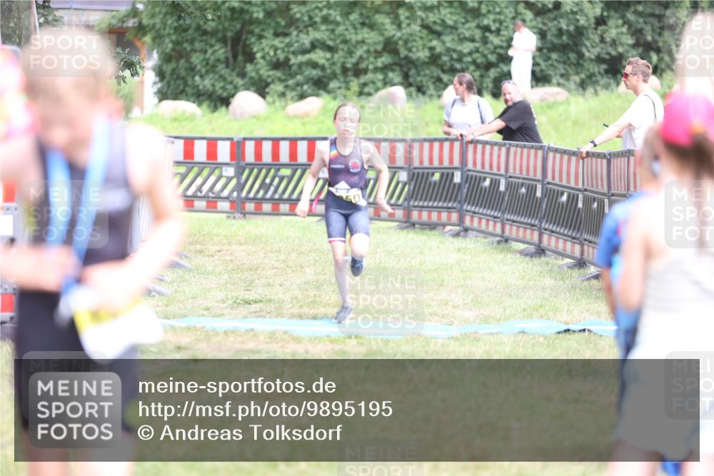 21.06.2026 - 29. Vierlanden-Triathlon Andreas Tolksdorf http://msf.ph/oto/9895195 21.06.2026 15:14:09 Ziel 1295, 1295 meine-sportfotos.de