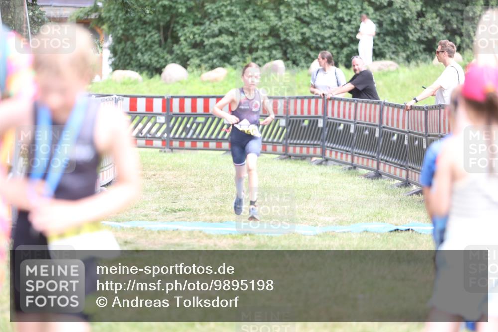 21.06.2026 - 29. Vierlanden-Triathlon Andreas Tolksdorf http://msf.ph/oto/9895198 21.06.2026 15:14:09 Ziel 1295, 1295 meine-sportfotos.de