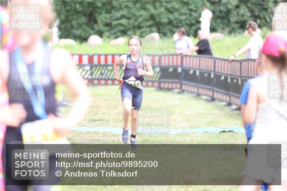 21.06.2026 - 29. Vierlanden-Triathlon Andreas Tolksdorf http://msf.ph/oto/9895200 21.06.2026 15:14:10 Ziel 1295, 1295 meine-sportfotos.de