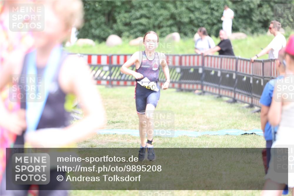 21.06.2026 - 29. Vierlanden-Triathlon Andreas Tolksdorf http://msf.ph/oto/9895208 21.06.2026 15:14:10 Ziel 1295, 1295 meine-sportfotos.de