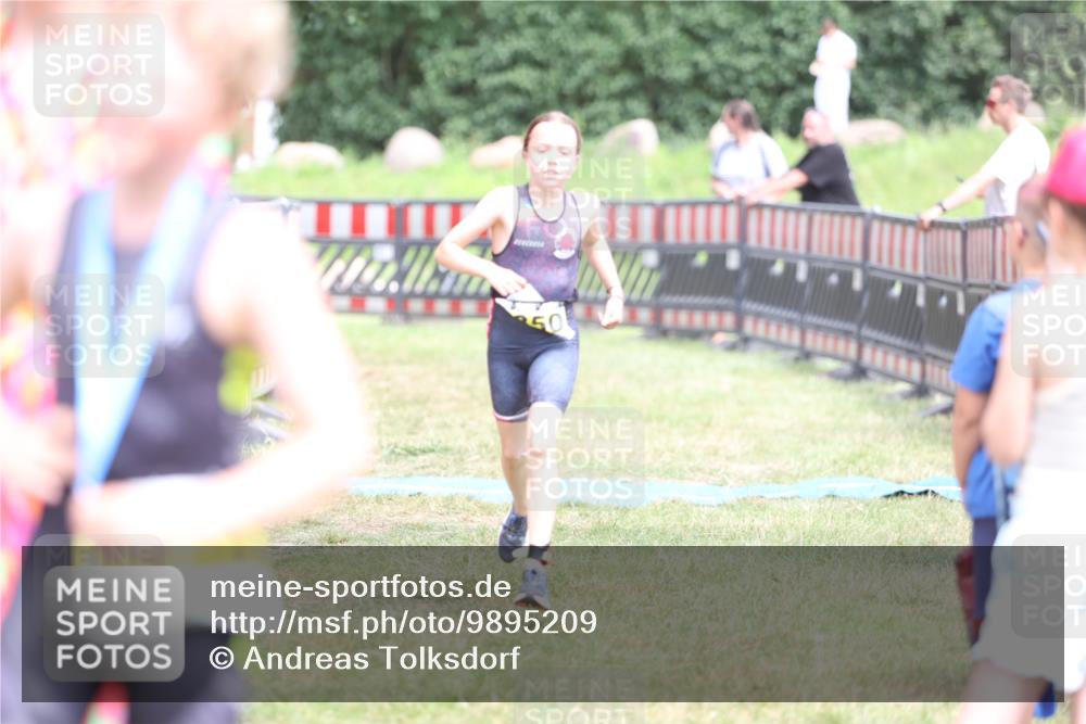 21.06.2026 - 29. Vierlanden-Triathlon Andreas Tolksdorf http://msf.ph/oto/9895209 21.06.2026 15:14:10 Ziel 1295, 1295 meine-sportfotos.de