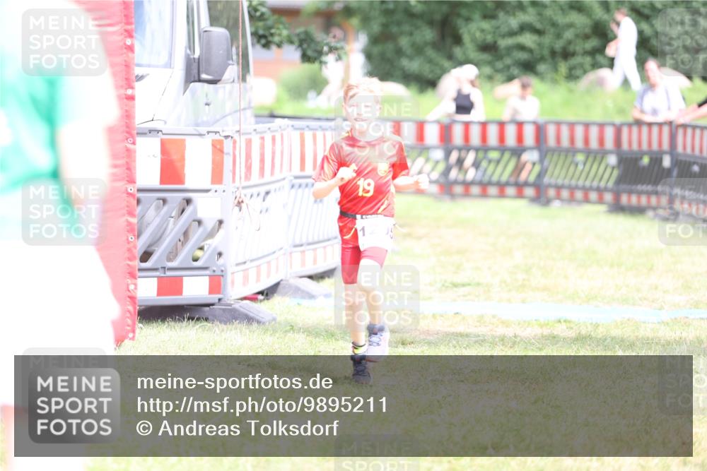 21.06.2026 - 29. Vierlanden-Triathlon Andreas Tolksdorf http://msf.ph/oto/9895211 21.06.2026 15:14:20 Ziel 1295, 1295 meine-sportfotos.de