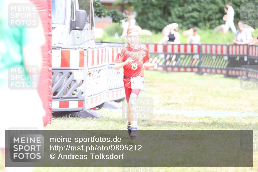 21.06.2026 - 29. Vierlanden-Triathlon Andreas Tolksdorf http://msf.ph/oto/9895212 21.06.2026 15:14:20 Ziel 1295, 1295 meine-sportfotos.de