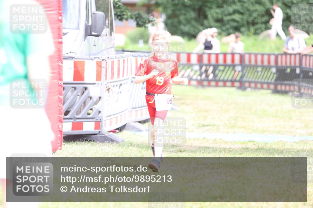 21.06.2026 - 29. Vierlanden-Triathlon Andreas Tolksdorf http://msf.ph/oto/9895213 21.06.2026 15:14:20 Ziel 1295, 1295 meine-sportfotos.de