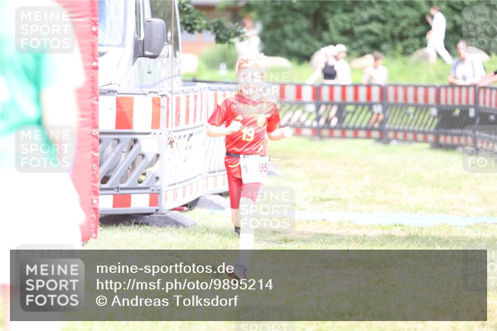 21.06.2026 - 29. Vierlanden-Triathlon Andreas Tolksdorf http://msf.ph/oto/9895214 21.06.2026 15:14:20 Ziel 1295, 1295 meine-sportfotos.de