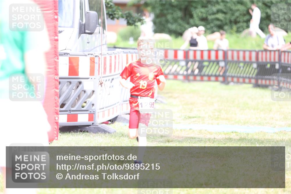 21.06.2026 - 29. Vierlanden-Triathlon Andreas Tolksdorf http://msf.ph/oto/9895215 21.06.2026 15:14:20 Ziel 1295, 1295 meine-sportfotos.de