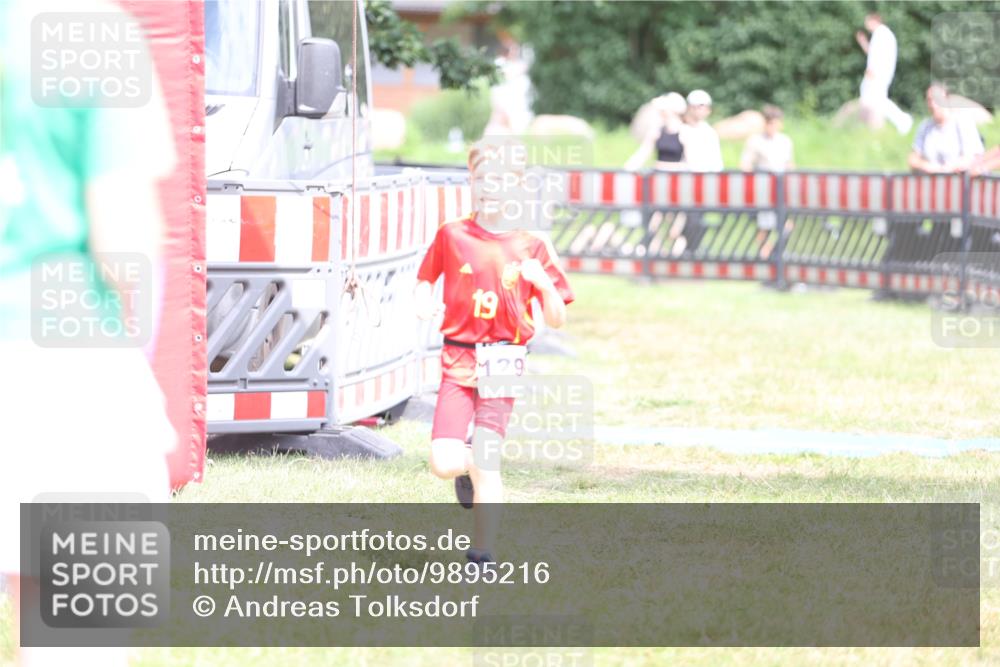 21.06.2026 - 29. Vierlanden-Triathlon Andreas Tolksdorf http://msf.ph/oto/9895216 21.06.2026 15:14:20 Ziel 1295, 1295 meine-sportfotos.de