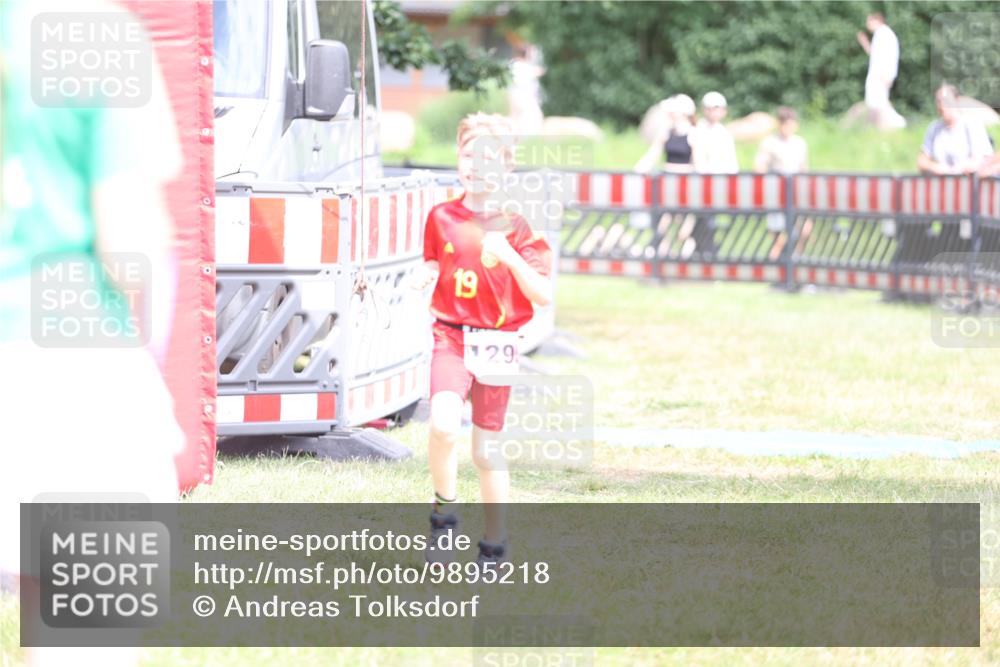 21.06.2026 - 29. Vierlanden-Triathlon Andreas Tolksdorf http://msf.ph/oto/9895218 21.06.2026 15:14:20 Ziel 1295, 1295 meine-sportfotos.de