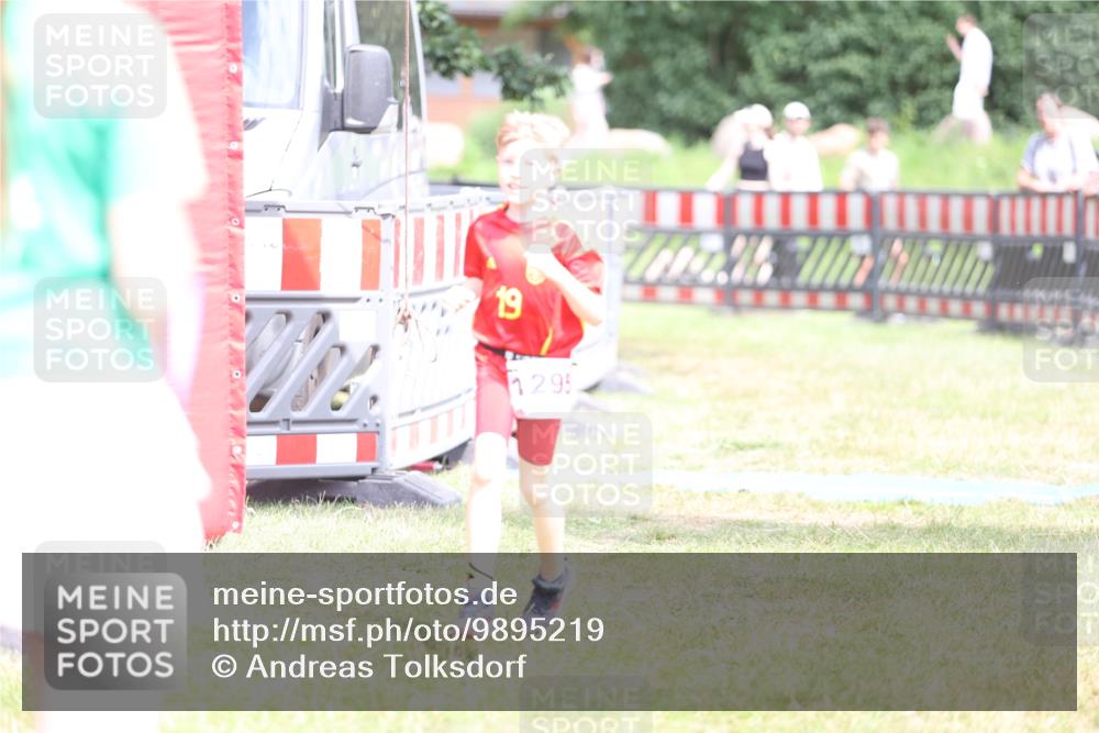 21.06.2026 - 29. Vierlanden-Triathlon Andreas Tolksdorf http://msf.ph/oto/9895219 21.06.2026 15:14:20 Ziel 1295, 1295 meine-sportfotos.de