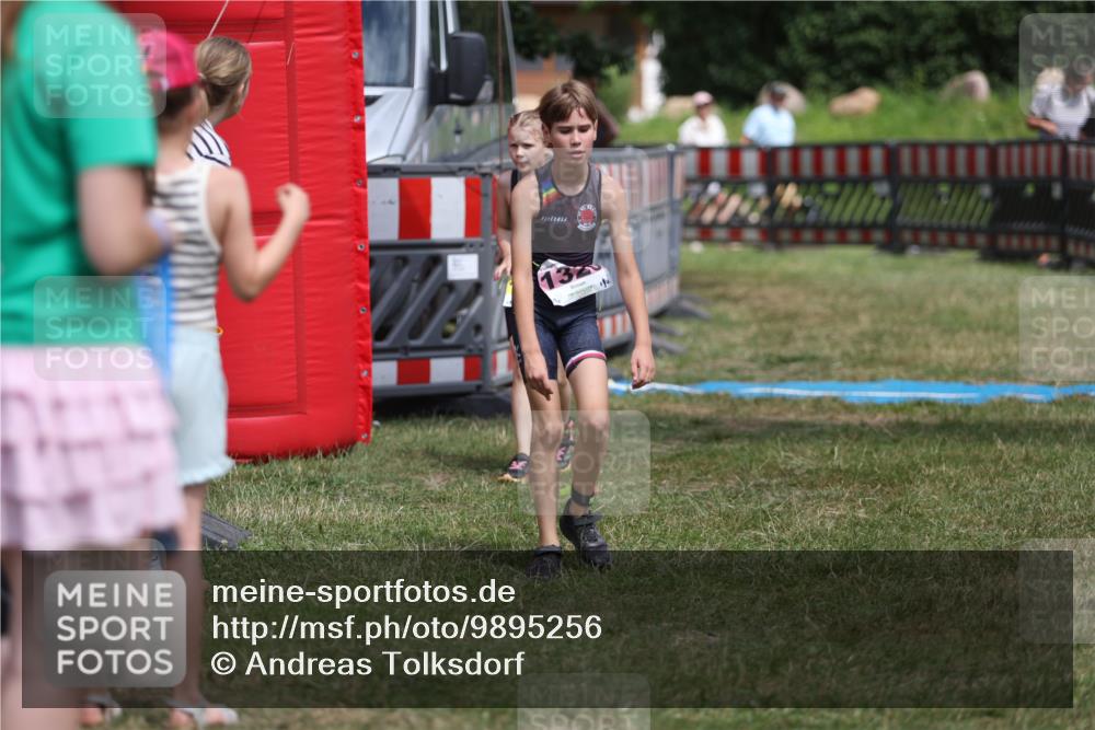 21.06.2026 - 29. Vierlanden-Triathlon Andreas Tolksdorf http://msf.ph/oto/9895256 21.06.2026 15:14:47 Ziel 1266, 1326, 1340, 1266, 1326, 1340 meine-sportfotos.de